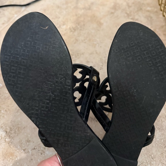 Tory Burch Black Patent Logo Thong Sandals - Picture 3 of 4